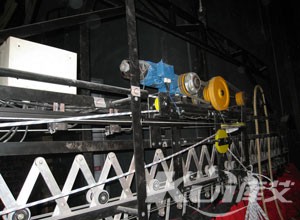 對開、串疊幕機